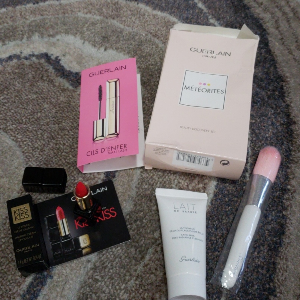 Guerlain beauty kit NWOT